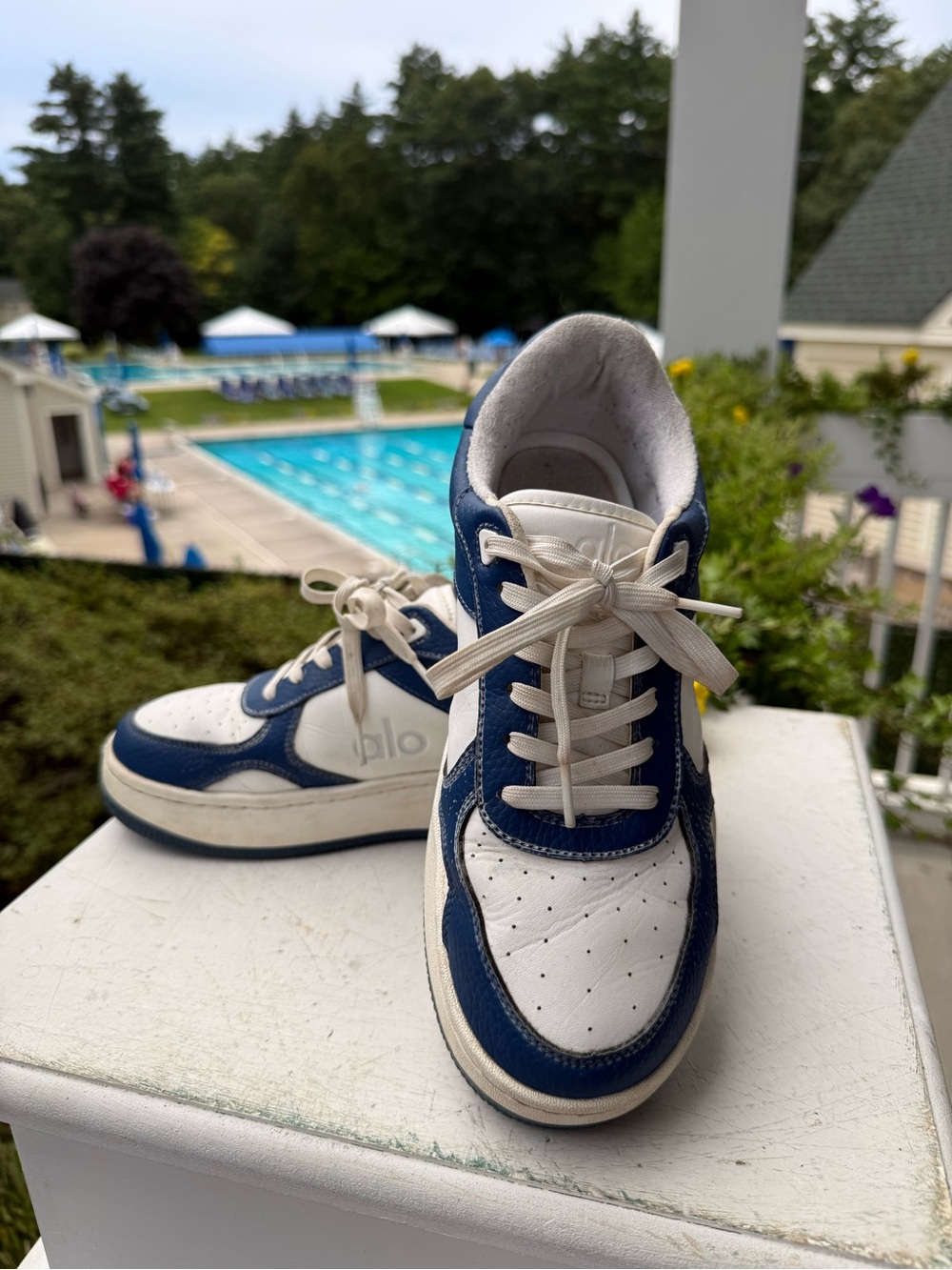 Alo Navy Sneakers Women’s 8